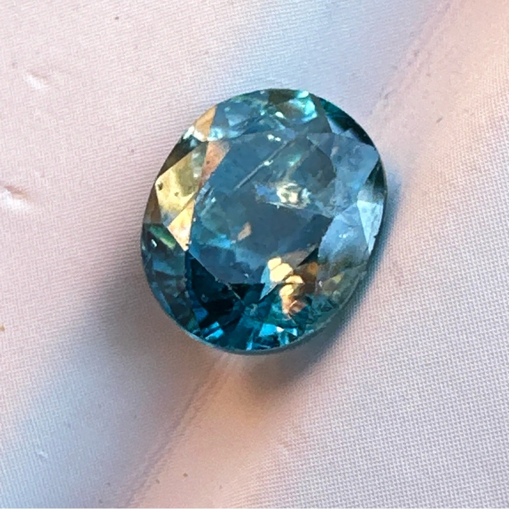 4.43 Crt Natural Zircon Faceted Gemstone - Picture 11 of 17